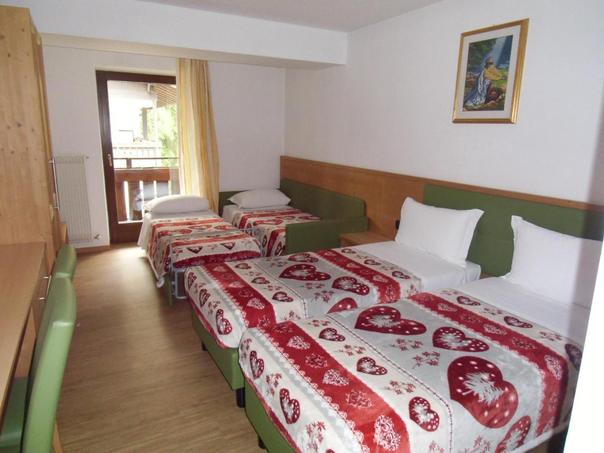 Garni Festil Hotell Campitello di Fassa Eksteriør bilde