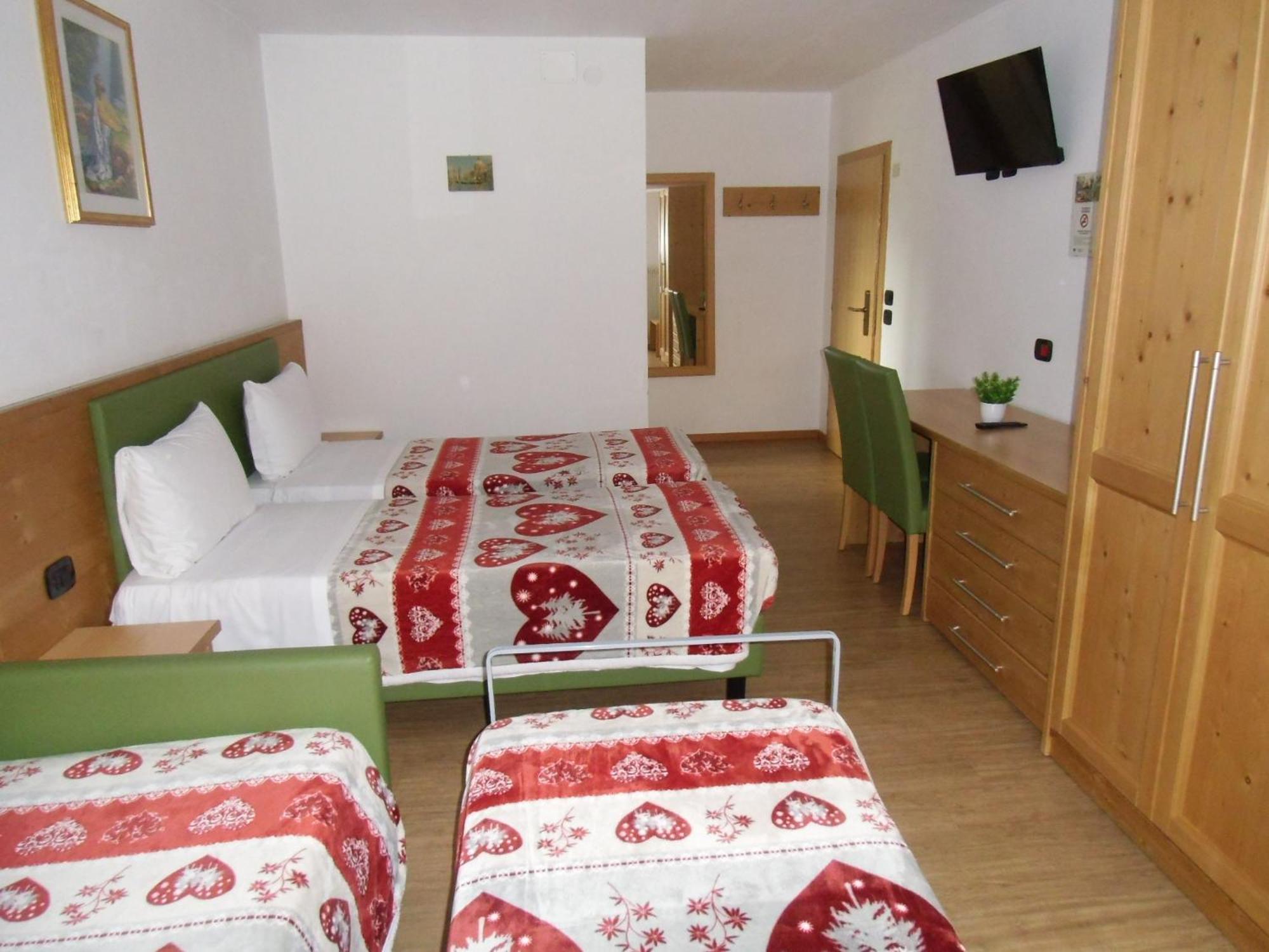 Garni Festil Hotell Campitello di Fassa Eksteriør bilde